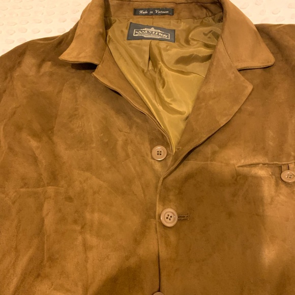 Suit - Picture 2 of 8